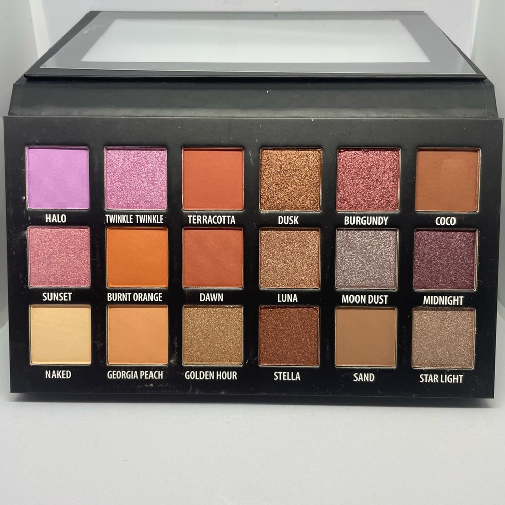 KAB DAY + NIGHT EYESHADOW PALETTE